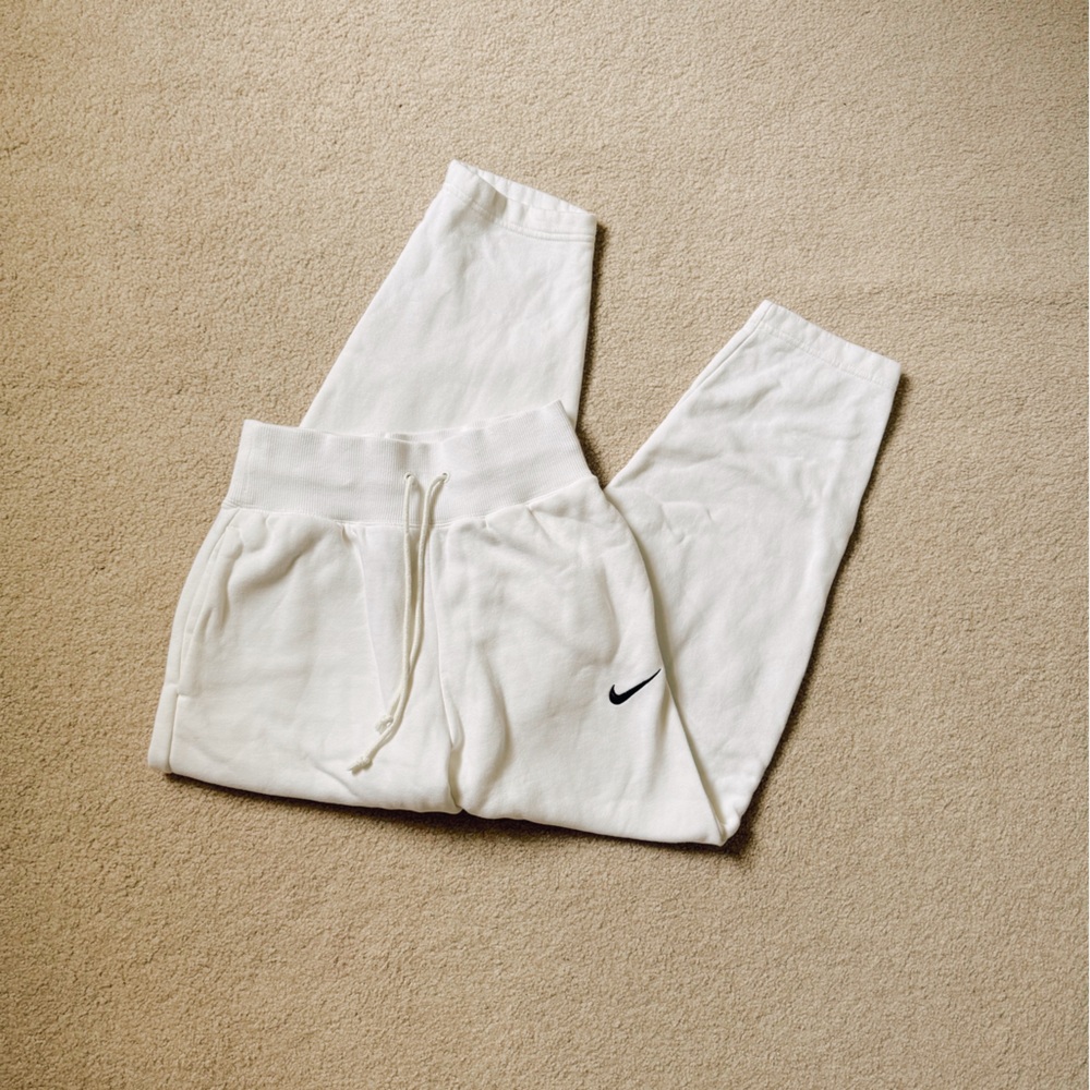 Nike Club Fleece High-Waisted Oversized Sweatpants